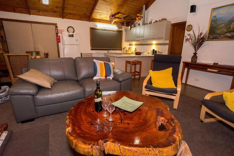 Ellimata Holiday Cottage - Darwin Holiday 3