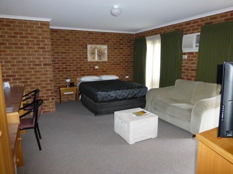 Inverloch Central Motor Inn - Darwin Holiday 6