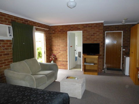 Inverloch Central Motor Inn - Darwin Holiday 5