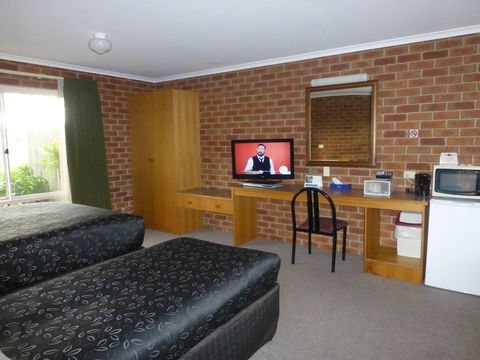 Inverloch Central Motor Inn - Darwin Holiday 4