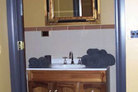 Church House B & B Gundagai - Darwin Holiday 5