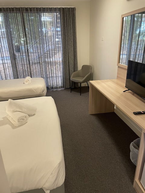 Roxby Downs Motor Inn - Darwin Holiday 0