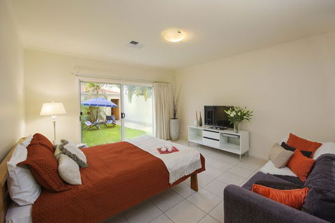 Adelaide Luxury Beach House - Darwin Holiday 1
