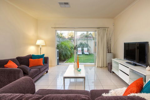 Adelaide Luxury Beach House - Darwin Holiday 5