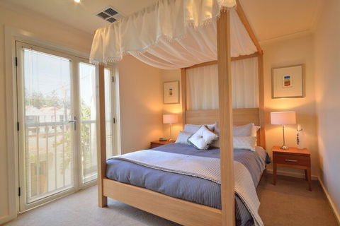 Adelaide Luxury Beach House - Darwin Holiday 4