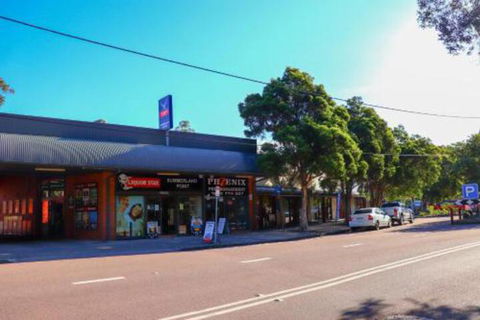 Lakefront Simplicity - Darwin Holiday 2