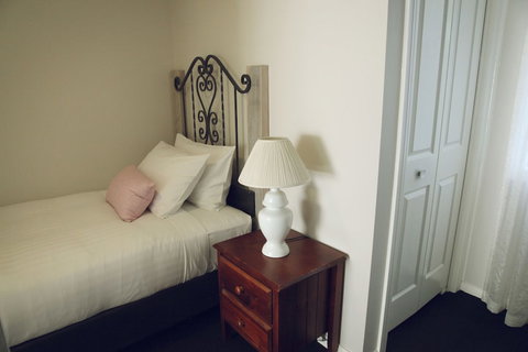 Stay Social - Darwin Holiday 6