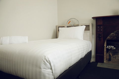 Stay Social - Darwin Holiday 5