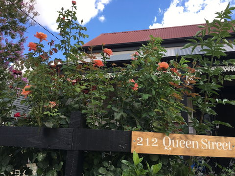 Stay Social - Darwin Holiday 0