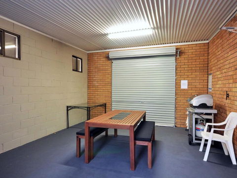 The Studio On The Lake At Fishing Point Lake Macquarie Honestly Put The Line In & Catch Fish - Darwin Holiday 5