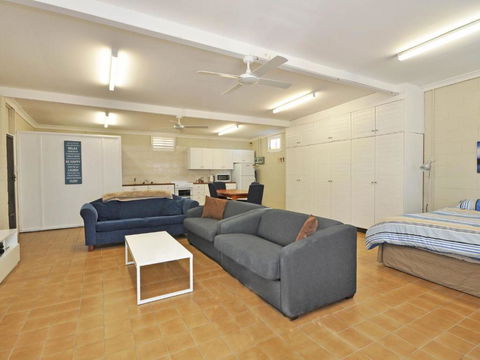 The Studio On The Lake At Fishing Point Lake Macquarie Honestly Put The Line In & Catch Fish - Darwin Holiday 1