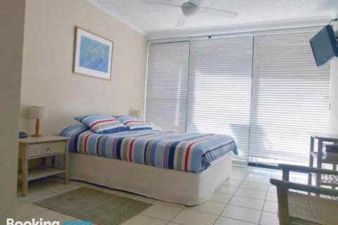 Cylinder Cove 1 - Darwin Holiday 4