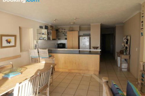 Cylinder Cove 1 - Darwin Holiday 2