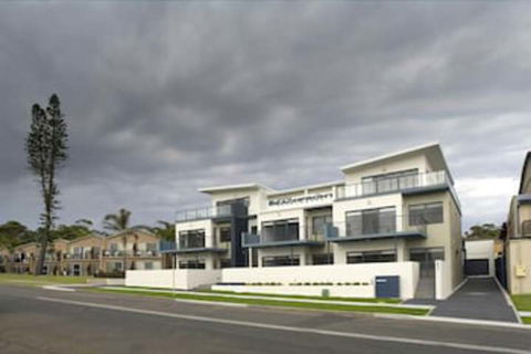 Mollymook Beachfront Executive Apartment - Darwin Holiday 0