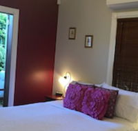 Swan Inn Bed  Breakfast - Darwin Holiday