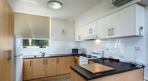 Glenelg Holiday Apartments- Corfu - Darwin Holiday 4