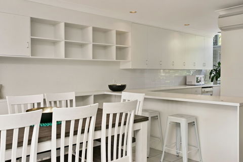 A Perfect Stay - 2 James Cook Apartments - Darwin Holiday 1