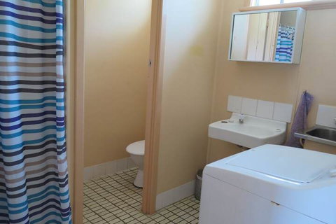 Jurien Beachfront Holiday Units - Darwin Holiday 6