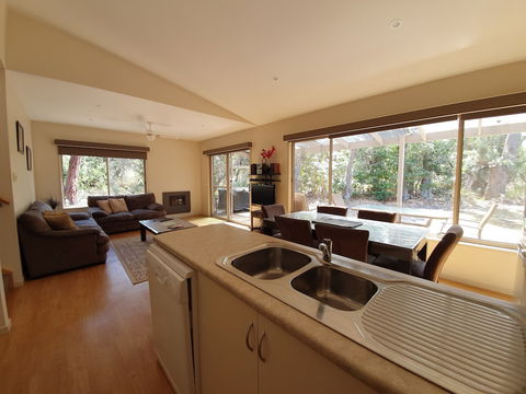 Waterfront Retreat At Wattle Point - Darwin Holiday 6