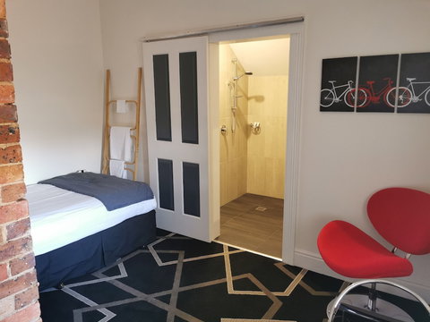 Empire Hotel Deloraine - Darwin Holiday 5