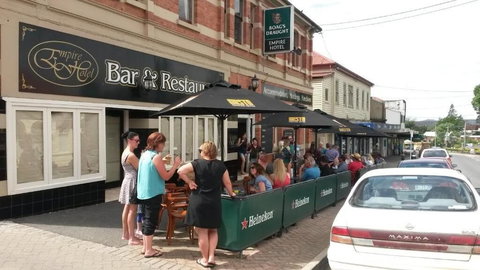 Empire Hotel Deloraine - Darwin Holiday 3