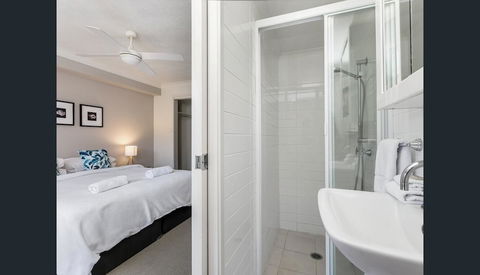 Sea Breeze On Main Beach - Darwin Holiday 1