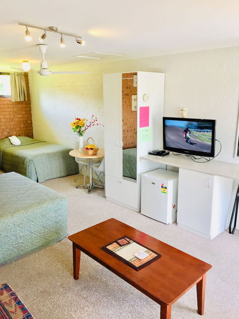 Colonial Motor Inn Pambula - Darwin Holiday 4