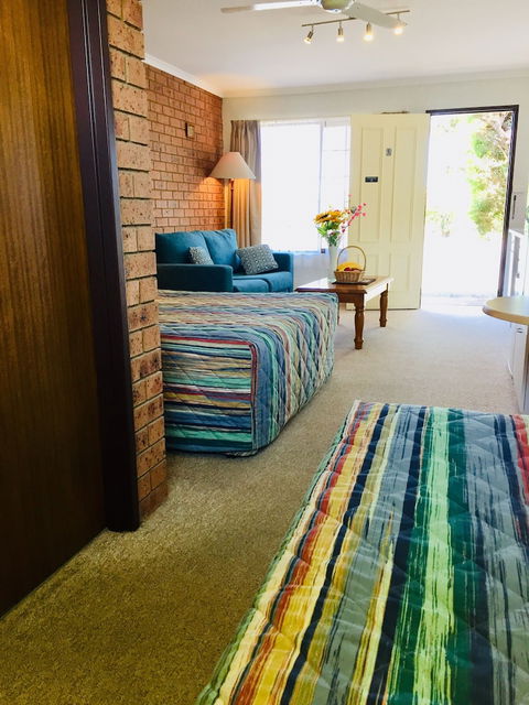 Colonial Motor Inn Pambula - Darwin Holiday 1