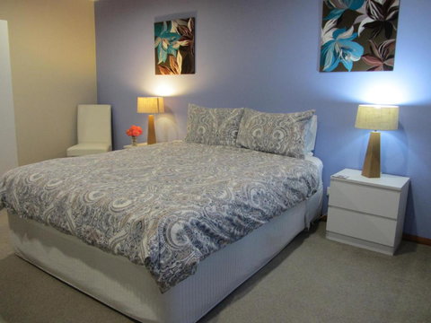 Elm Trees Accommodation At Ross - Darwin Holiday 2