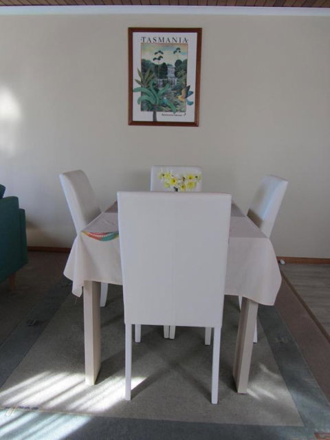 Elm Trees Accommodation At Ross - Darwin Holiday 1