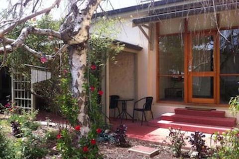 A Secret Garden - Darwin Holiday 0