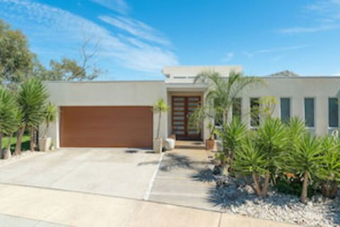 Currawong Close - Rejuvenate Stays - Darwin Holiday 0