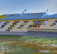 White's Corner - Darwin Holiday