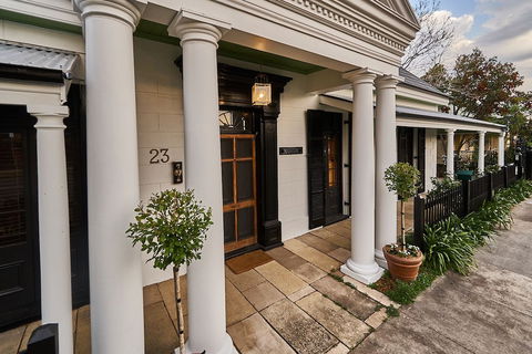 The Regents Park Mansion - Darwin Holiday 1