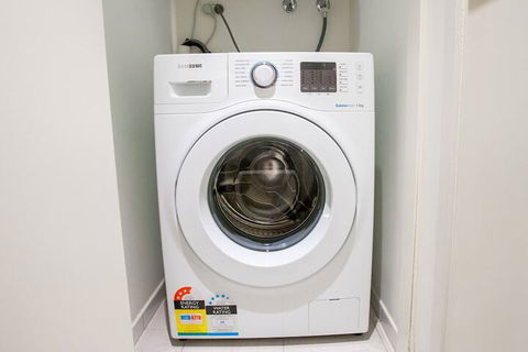 Melbourne SkyHigh Apartments - Darwin Holiday 5