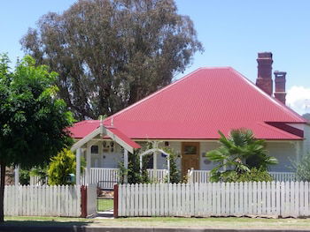 Tenterfield Cottage Holiday House - Darwin Holiday 1