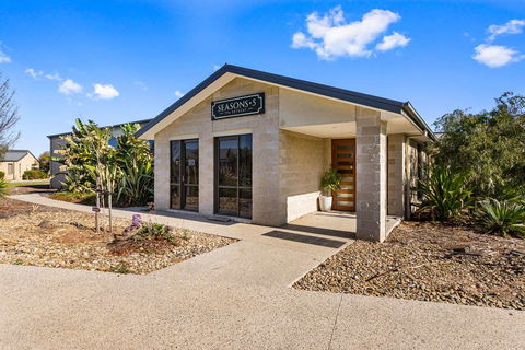 Quality Suites Point Cook Seasons 5 - Darwin Holiday 1