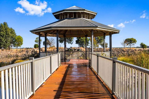 Quality Suites Point Cook Seasons 5 - Darwin Holiday 3