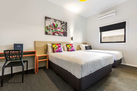 Nightcap At Ashley Hotel - Darwin Holiday 6