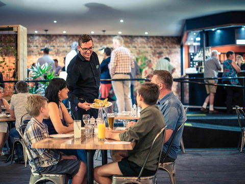 Mercure Kakadu Crocodile Hotel - Darwin Holiday 8