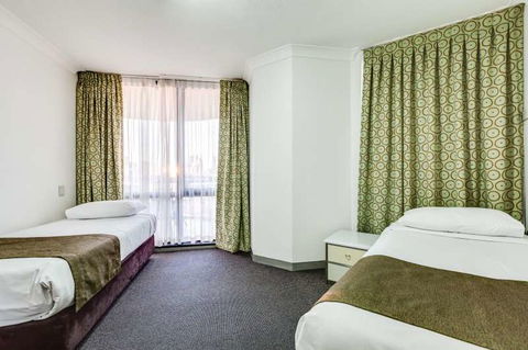 Hillcrest Central Apartment Hotel - Darwin Holiday 5