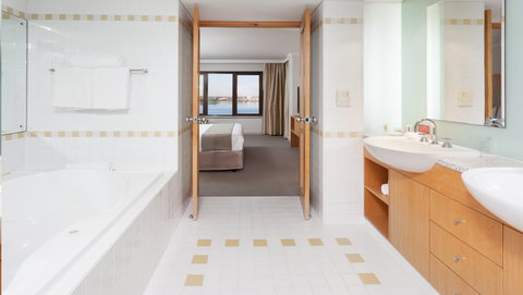 Crowne Plaza Perth - Darwin Holiday 13