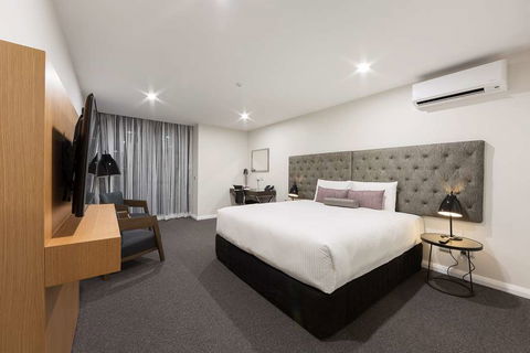 Avenue Hotel Canberra - Darwin Holiday 2