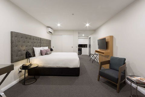 Avenue Hotel Canberra - Darwin Holiday 4