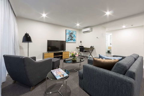 Avenue Hotel Canberra - Darwin Holiday 9