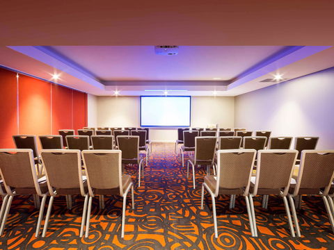 Novotel Canberra - Darwin Holiday 7