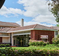 Hotel Kurrajong Canberra - Darwin Holiday
