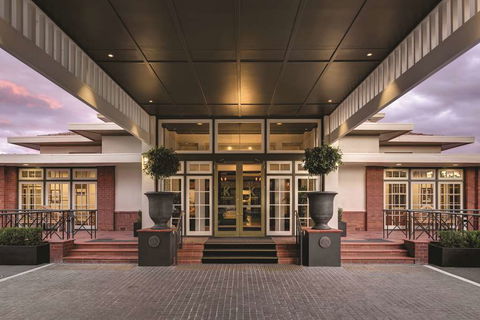 Hotel Kurrajong Canberra - Darwin Holiday 2