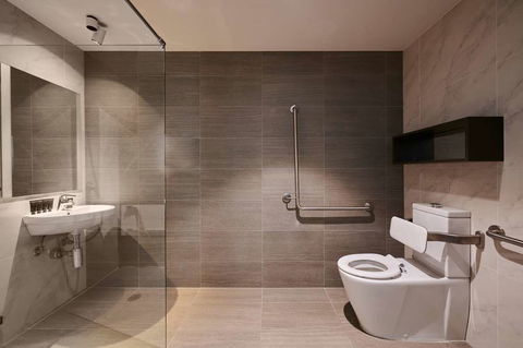 Hotel Kurrajong Canberra - Darwin Holiday 6