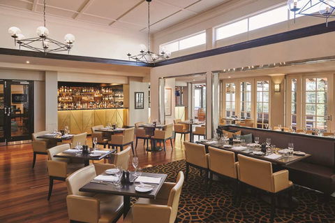 Hotel Kurrajong Canberra - Darwin Holiday 9